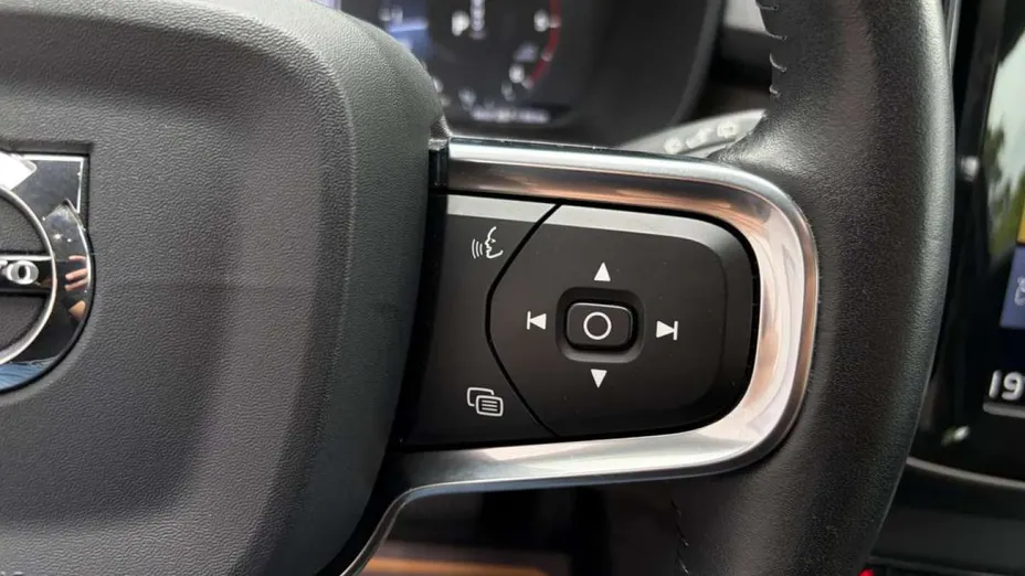 VOLVO XC40 -