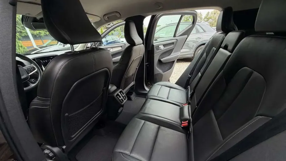 VOLVO XC40 -