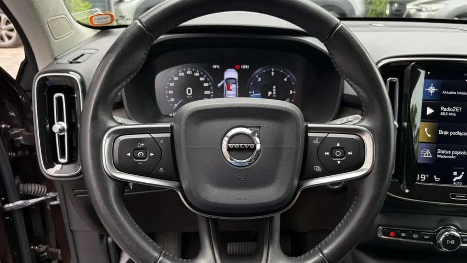 VOLVO XC40 -