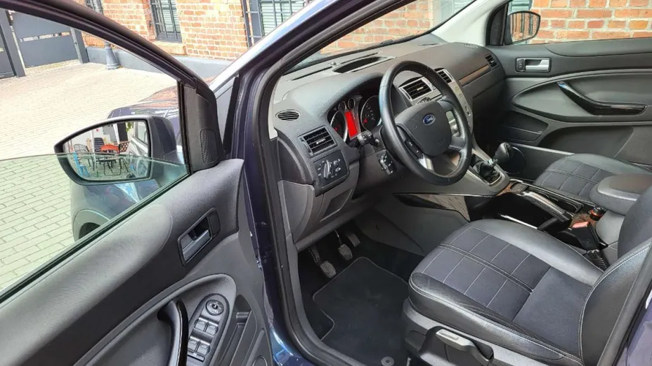 FORD Kuga -