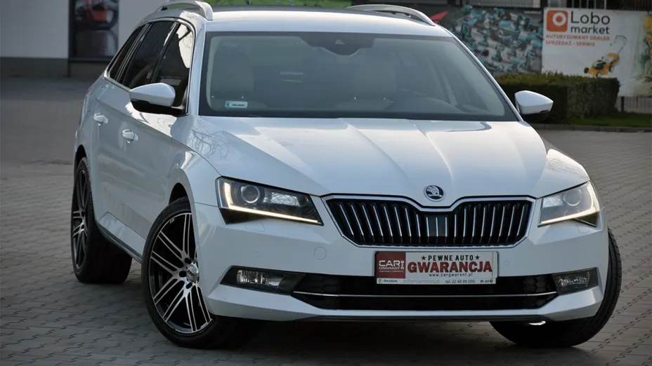 SKODA Superb -