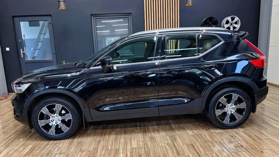 VOLVO XC40 -