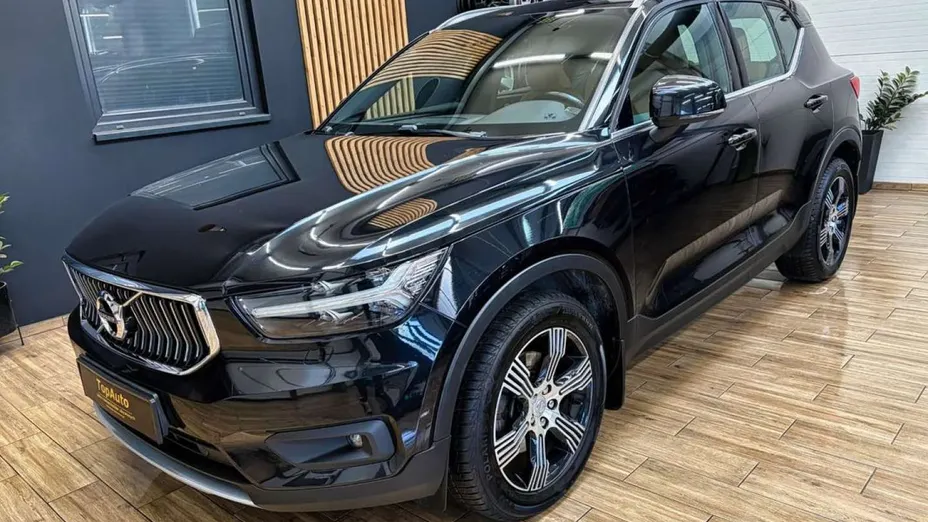 VOLVO XC40 -