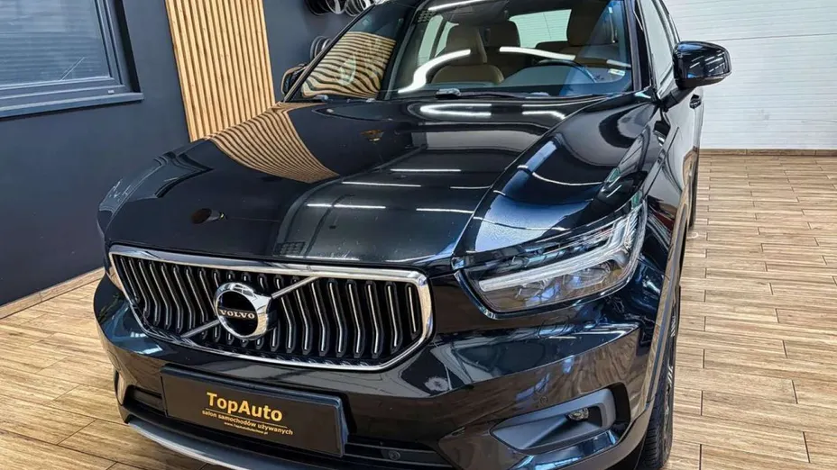 VOLVO XC40 -