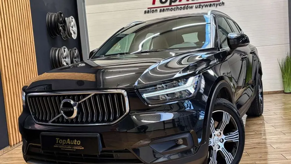 VOLVO XC40 -