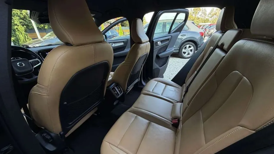 VOLVO XC40 -