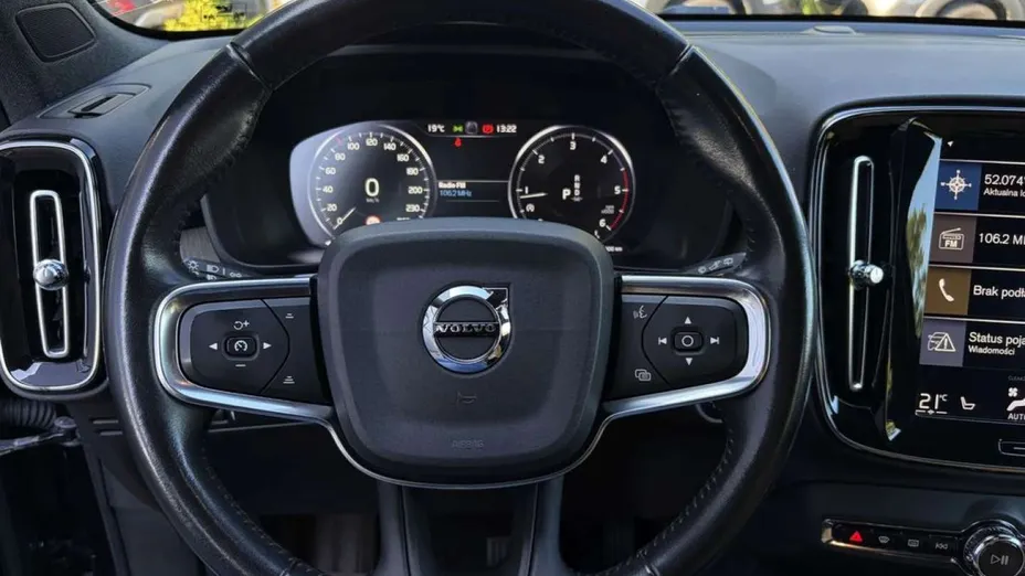 VOLVO XC40 -