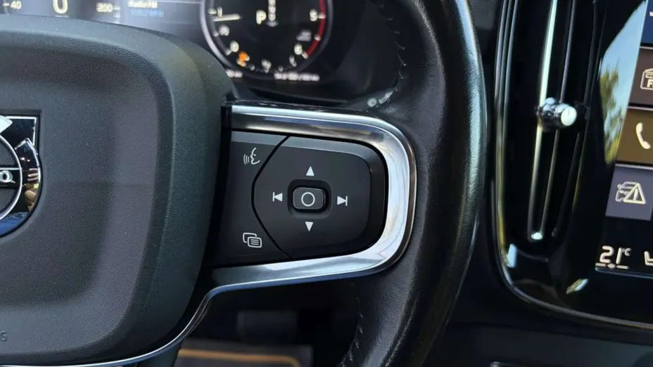 VOLVO XC40 -