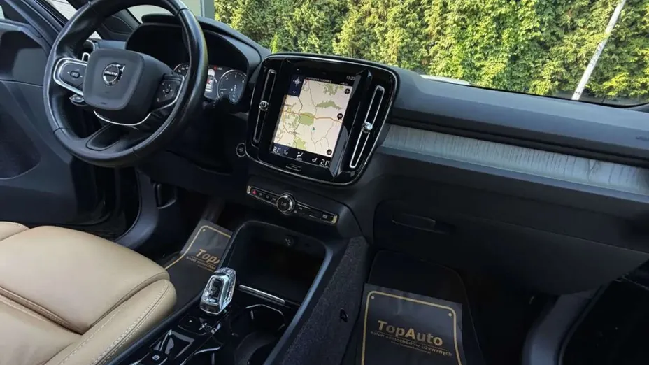VOLVO XC40 -