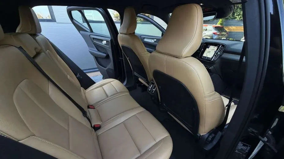 VOLVO XC40 -