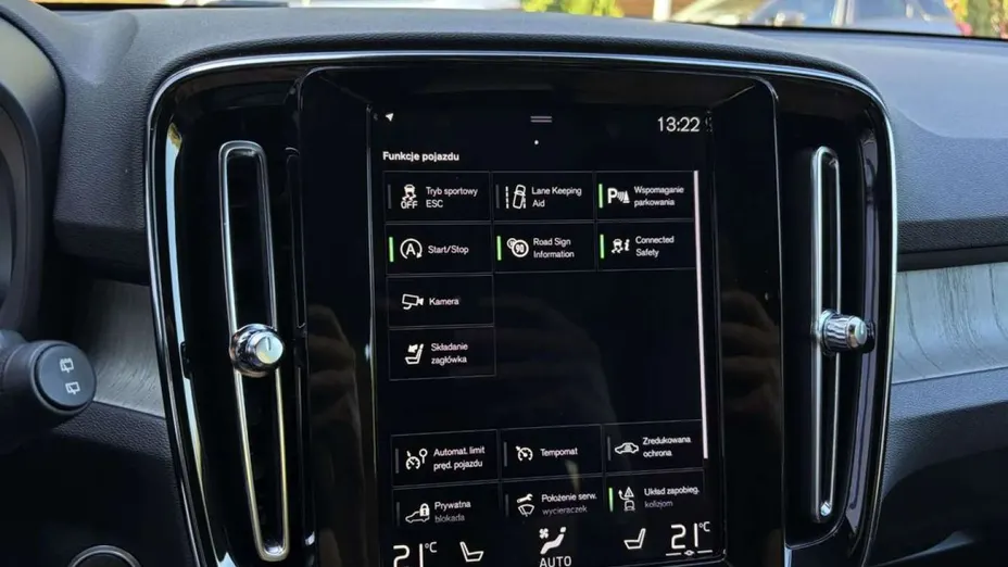 VOLVO XC40 -