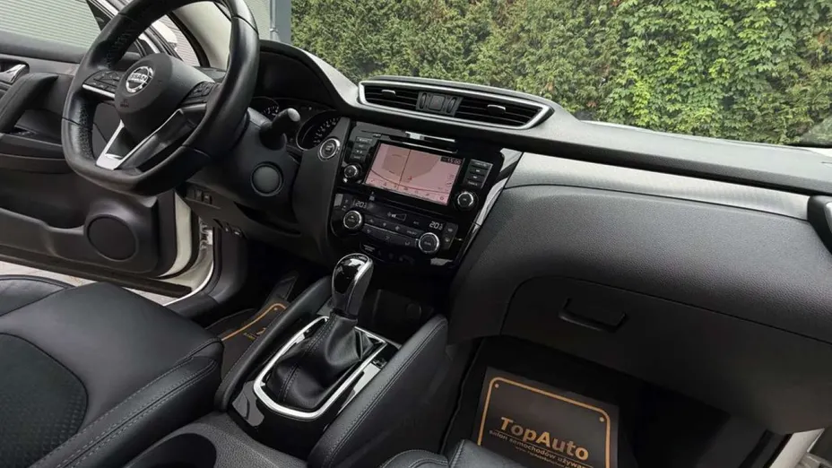 NISSAN Qashqai -