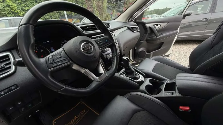 NISSAN Qashqai -