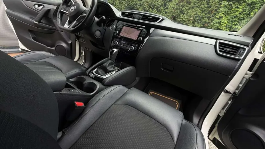 NISSAN Qashqai -