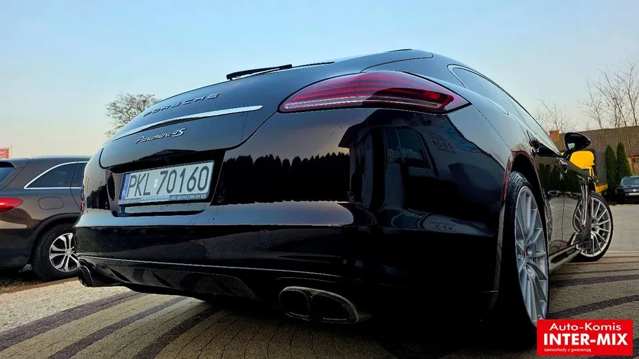 PORSCHE Panamera -
