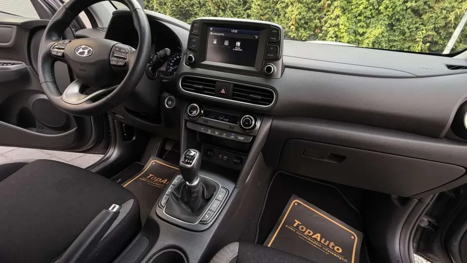 HYUNDAI Kona -