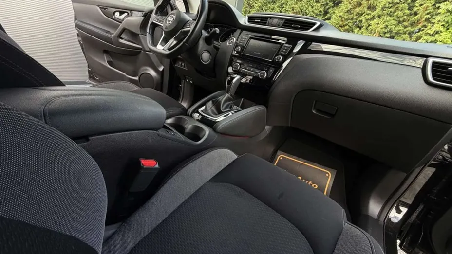 NISSAN Qashqai -