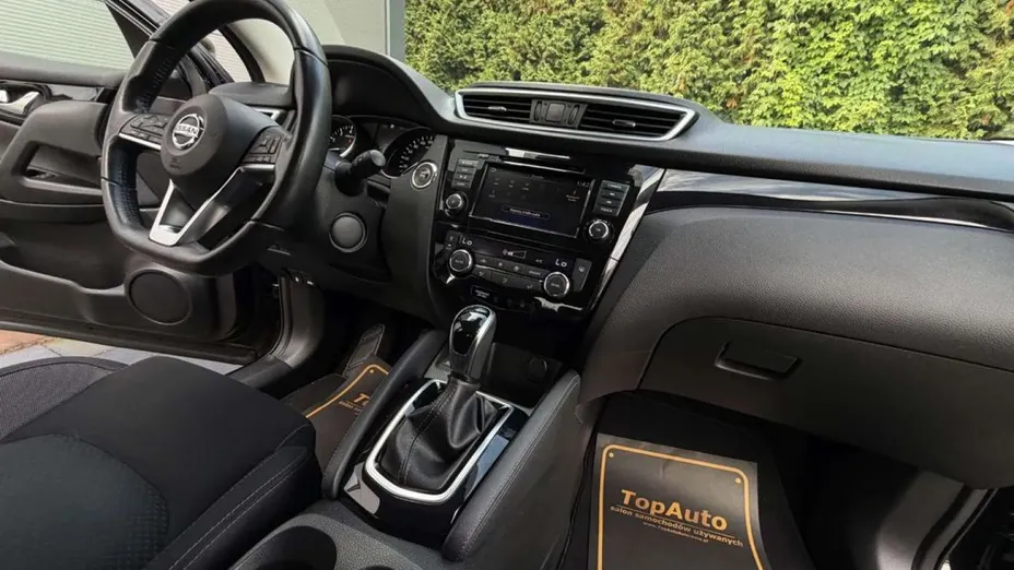 NISSAN Qashqai -