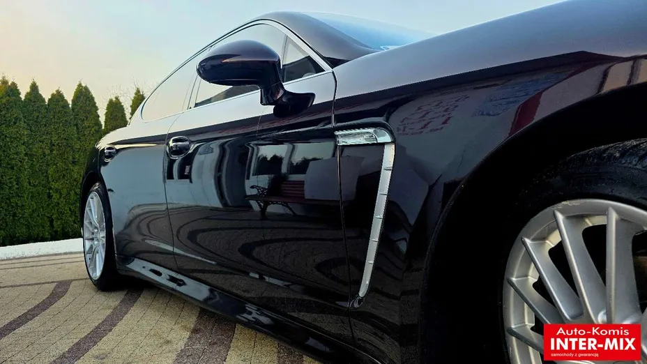 PORSCHE Panamera -