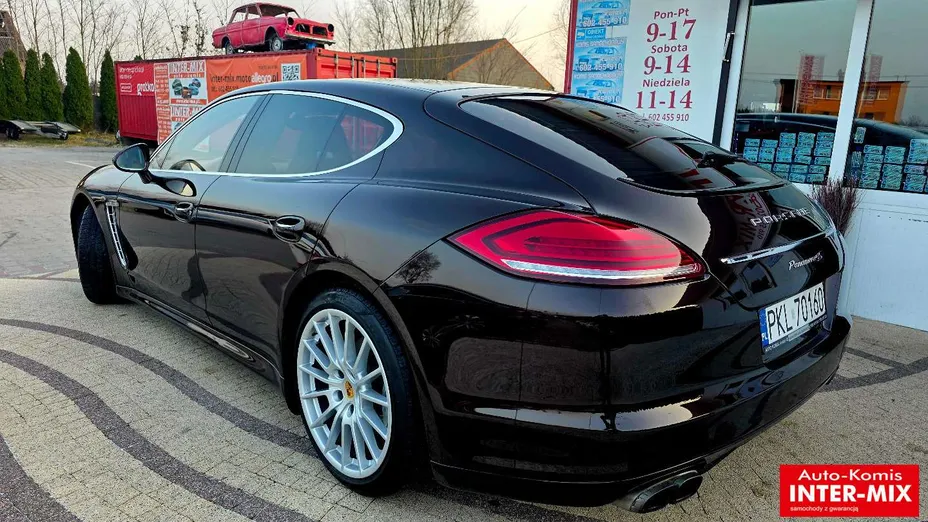PORSCHE Panamera -