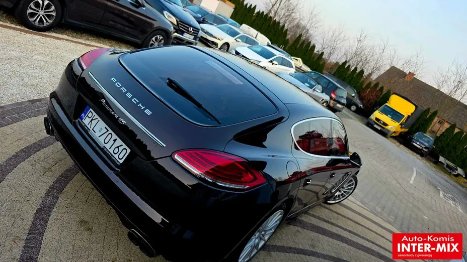 PORSCHE Panamera -