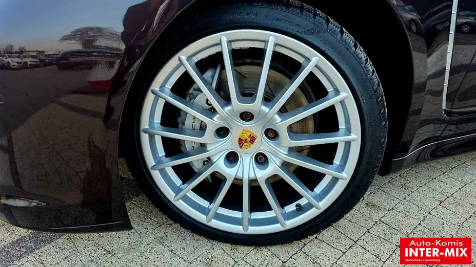 PORSCHE Panamera -