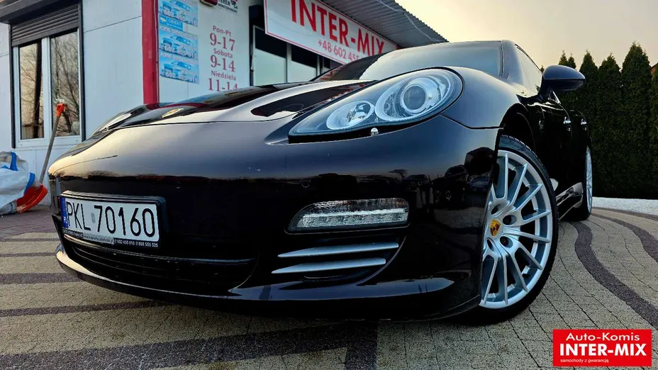 PORSCHE Panamera -
