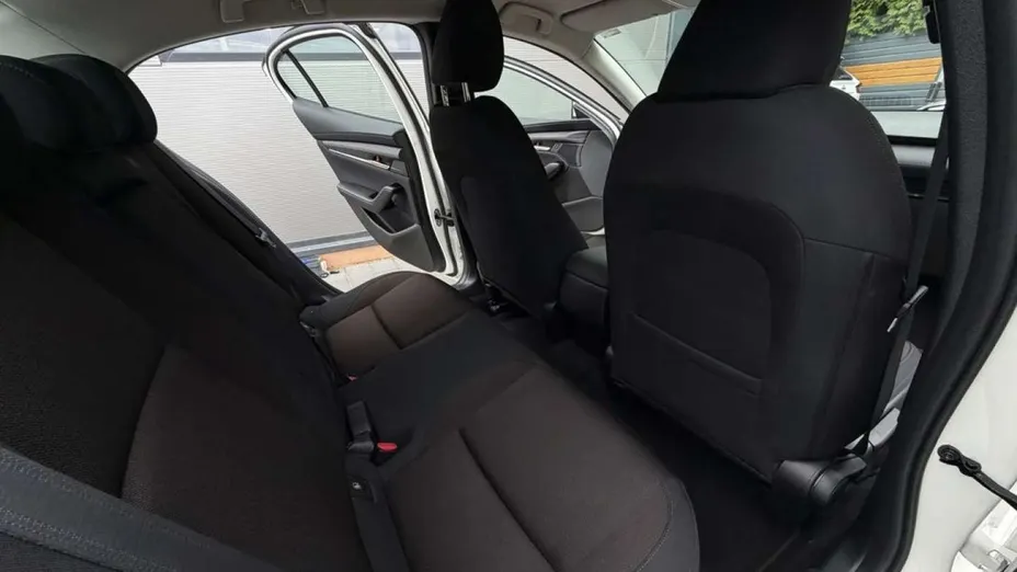 MAZDA 3 -