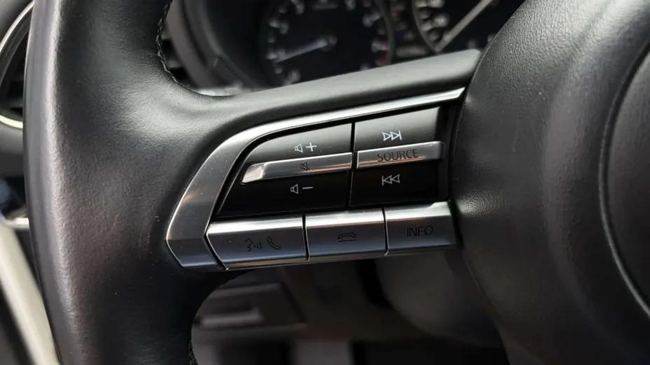 MAZDA 3 -