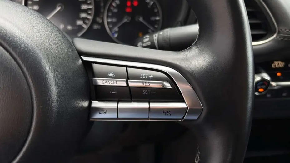 MAZDA 3 -