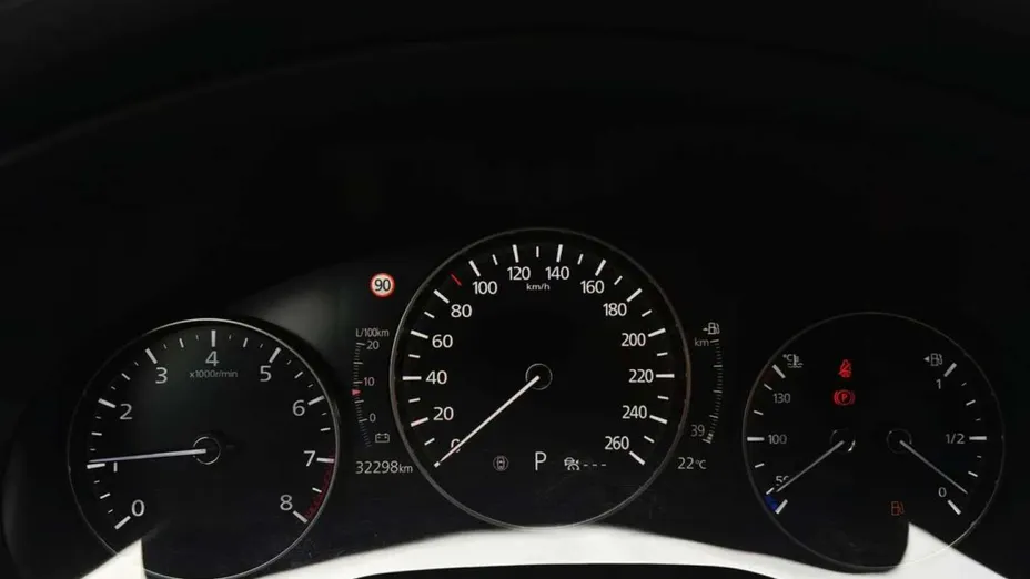 MAZDA 3 -