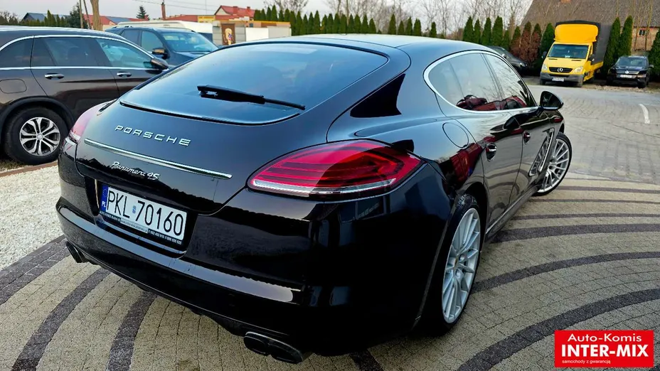 PORSCHE Panamera -