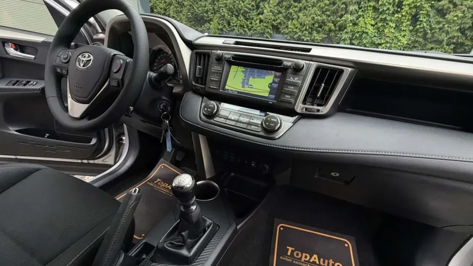TOYOTA RAV4 -