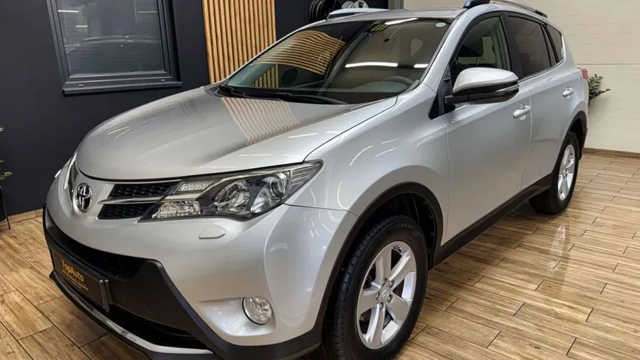 TOYOTA RAV4 -