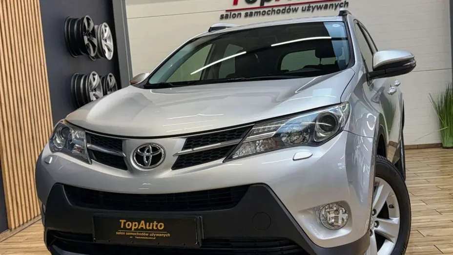 TOYOTA RAV4 -