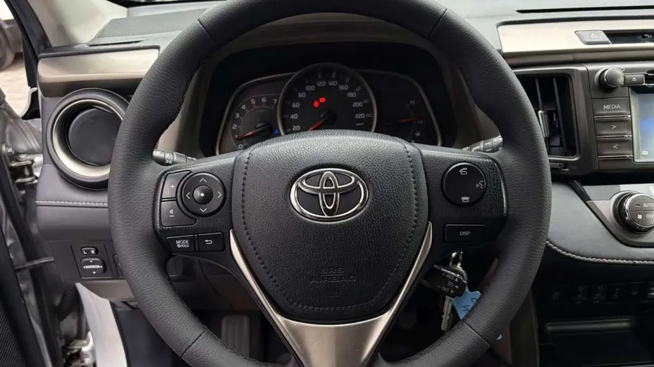 TOYOTA RAV4 -