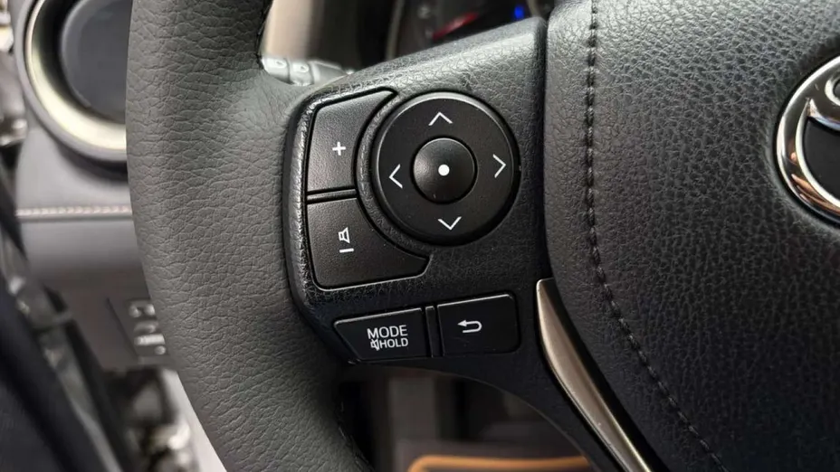 TOYOTA RAV4 -