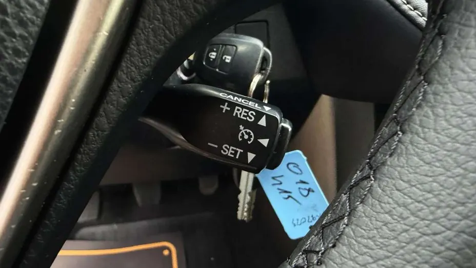 TOYOTA RAV4 -