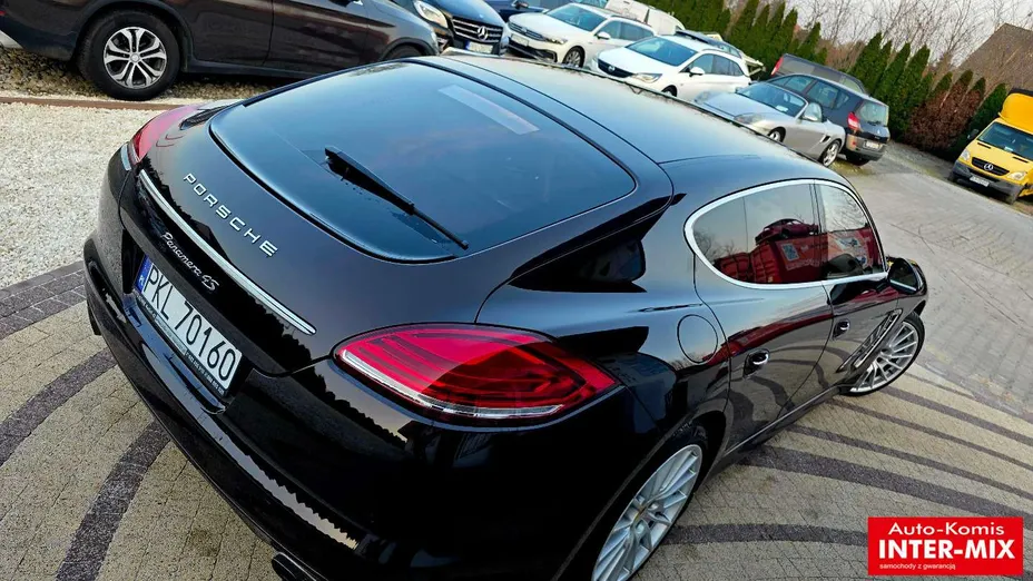 PORSCHE Panamera -