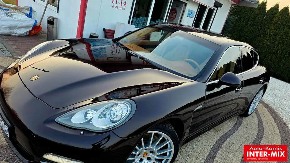 PORSCHE Panamera -