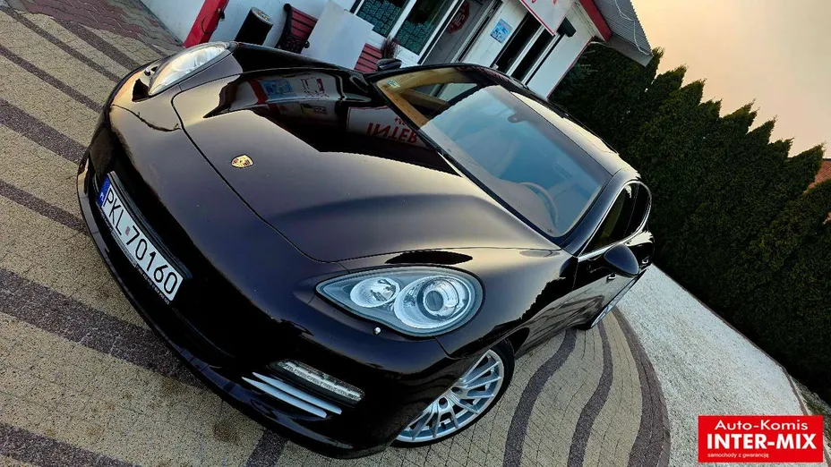 PORSCHE Panamera -