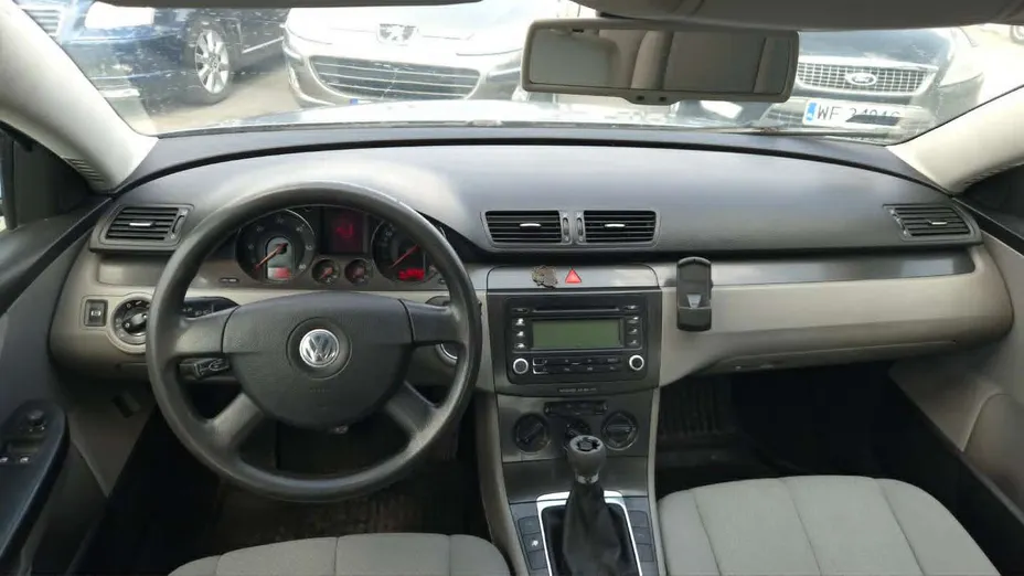 VOLKSWAGEN Passat -
