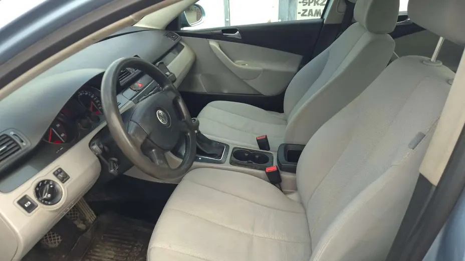 VOLKSWAGEN Passat -