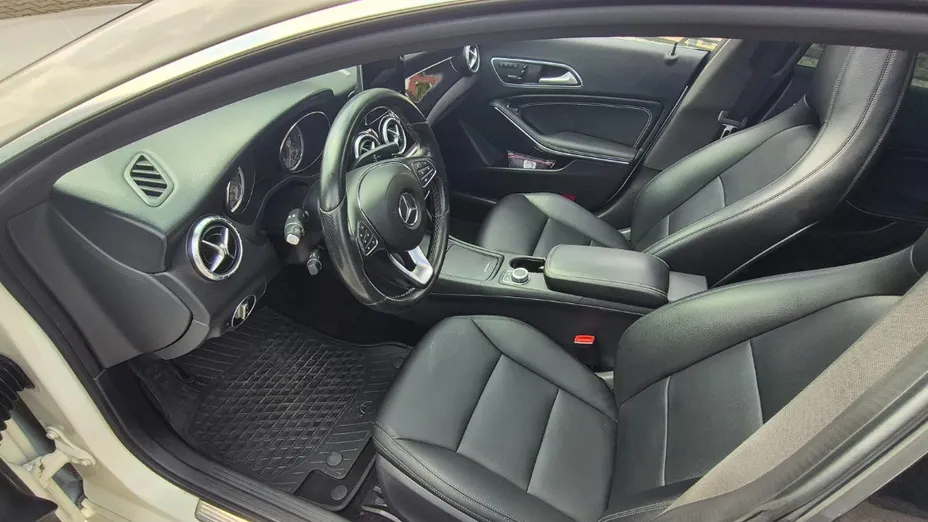 MERCEDES-BENZ CLA -