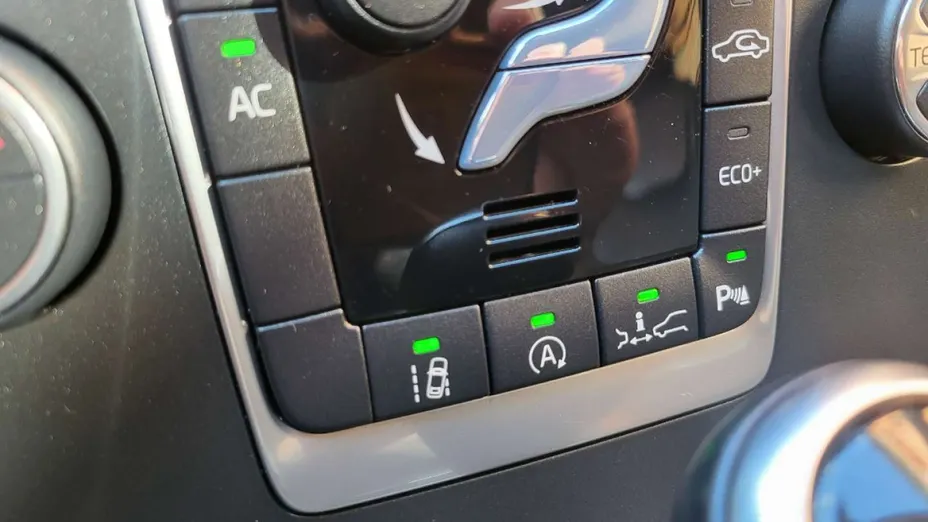 VOLVO XC60 -