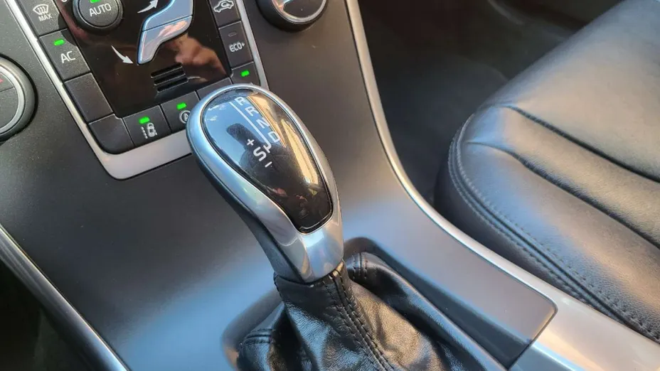VOLVO XC60 -