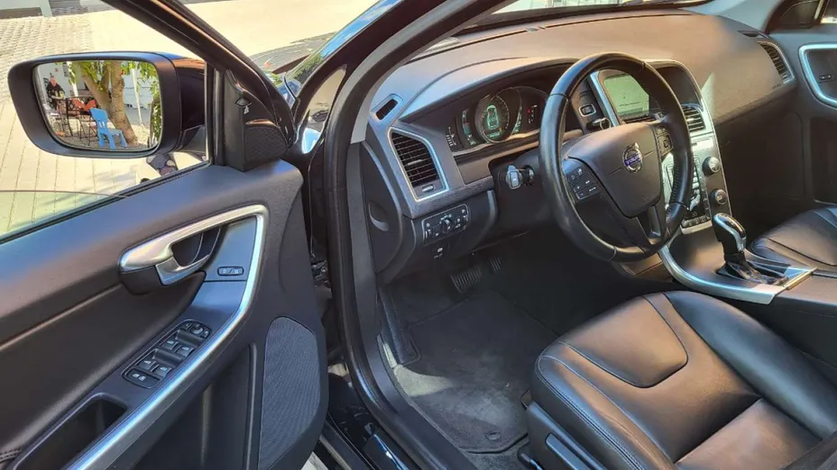 VOLVO XC60 -