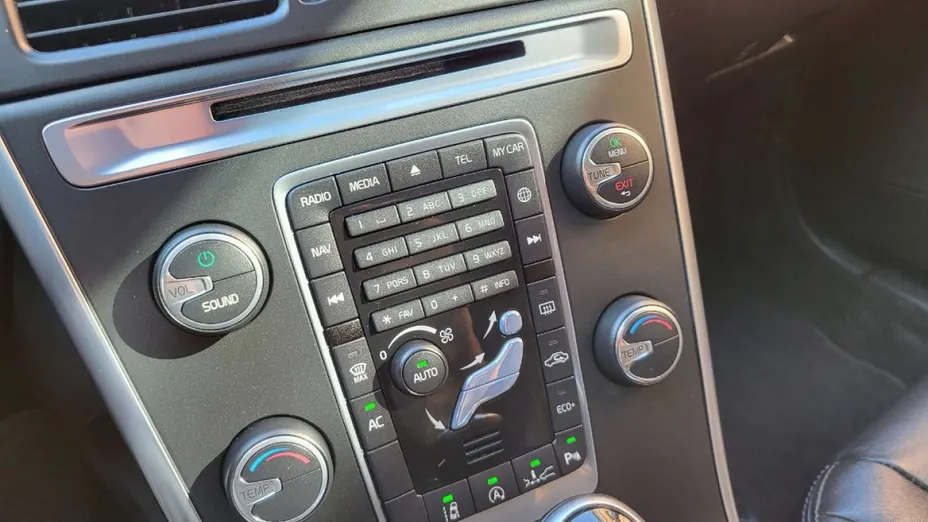 VOLVO XC60 -