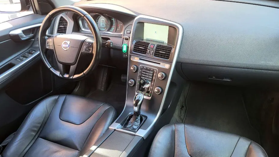 VOLVO XC60 -