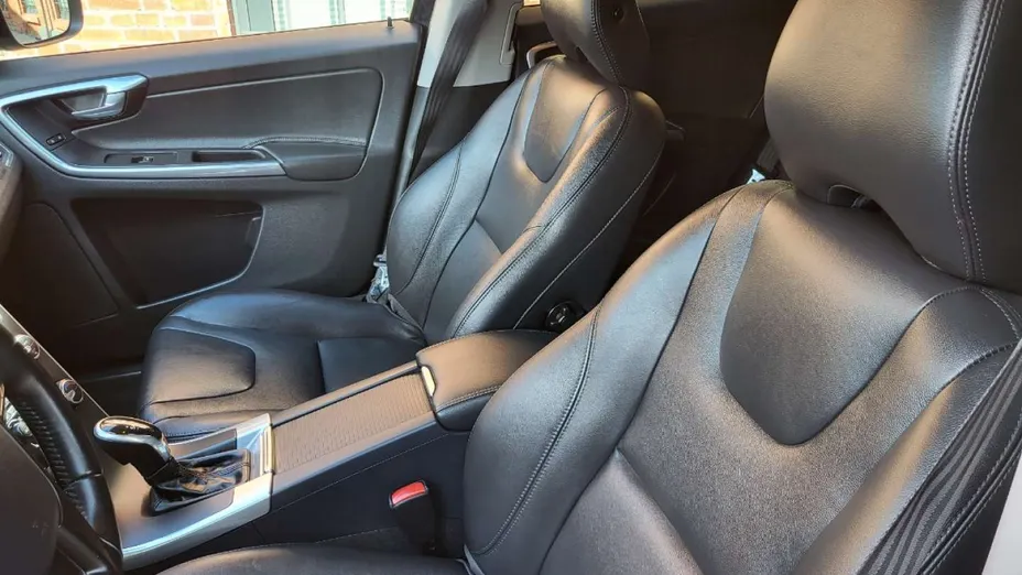 VOLVO XC60 -